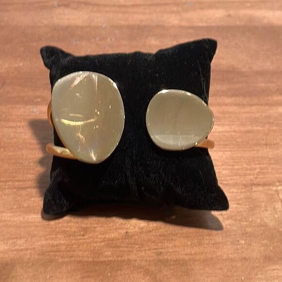 Brand New!! Oval geometric hinge bangle bracelet - Picture 1 of 4